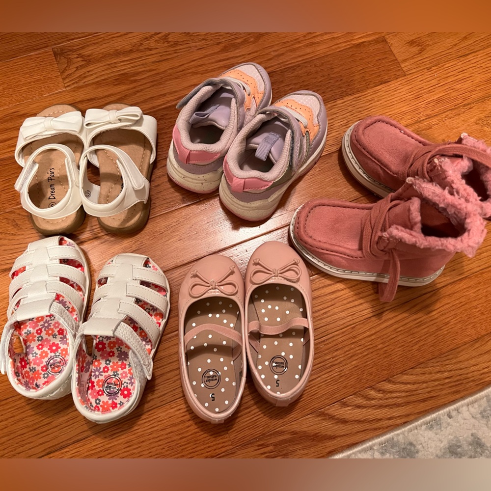 Set of size 5 toddler girl shoes